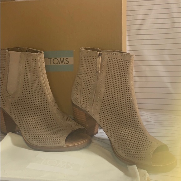 TOMS: Majorca Olive Perforated Peep-Toe Booties - Picture 2 of 5